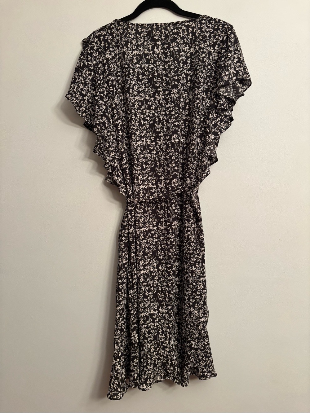 Max Studio Black and Cream Floral Dress - Picture 6 of 7